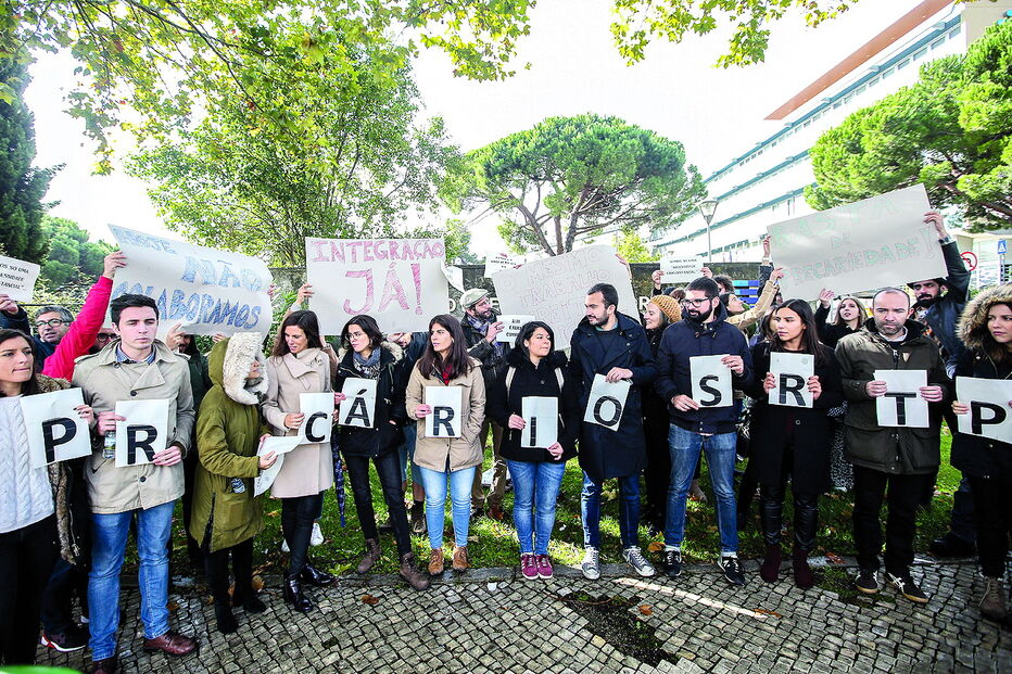 Mário Centeno não esclarece se concorda com integração dos precários na RTP nem diz se aceita reunir em audiência 