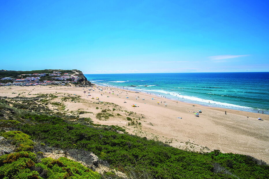 Praia de Monte Clérigo vai ter nadadores-salvadores até segunda-feira, diz Agência Portuguesa do Ambiente
