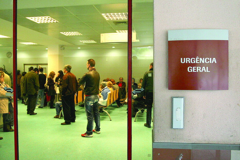 Utentes esperam horas para serem atendidos na urgência do Hospital Amadora-Sintra 
