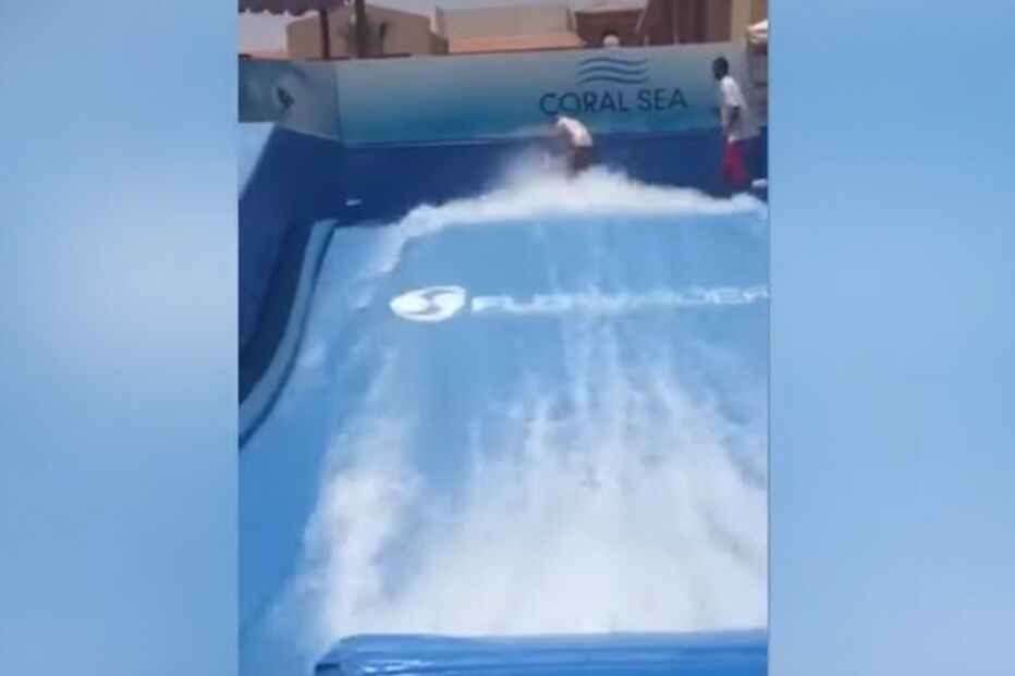 Diversão em parque aquático deixa mulher nua e quase paralisada