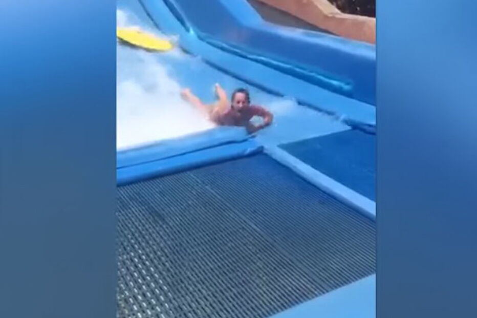 Diversão em parque aquático deixa mulher nua e quase paralisada