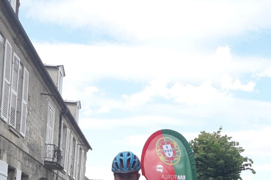 Filipe Gaivão faz a etapa mais longa do desafio de bicicleta a caminho de Paris: 