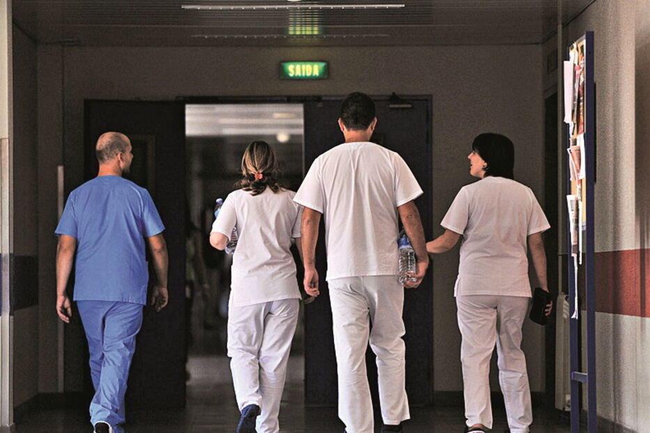 Enfermeiros procuram melhores condições de trabalho no estrangeiro