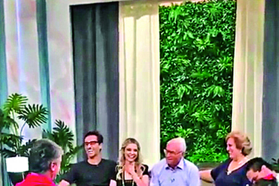 Programa juntou família do jogador brasileiro: os pais, os dois irmãos, a mulher e a filha mais velha, Maria Fernanda, de cinco anos      