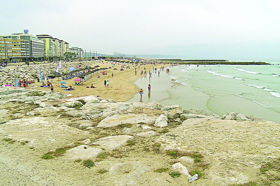 Praias da Costa de Caparica fecham à vez durante agosto