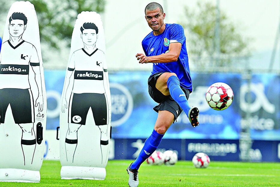 Pepe deve ser titular no eixo da defesa do FC Porto, ao lado do espanhol Marcano