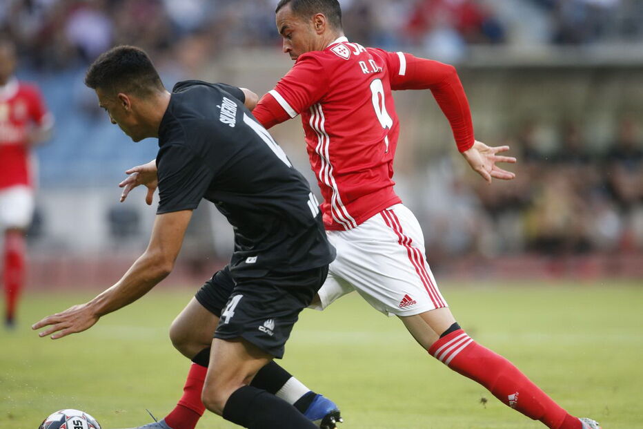 Benfica esmaga Académica no jogo de pré-época em Coimbra