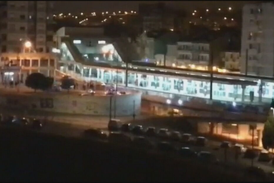 Três jovens esfaqueados e um polícia ferido durante rixa em estação de comboios de Queluz