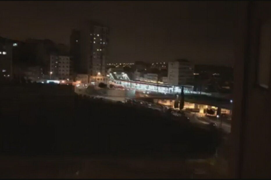 Três jovens esfaqueados e um polícia ferido durante rixa em estação de comboios de Queluz