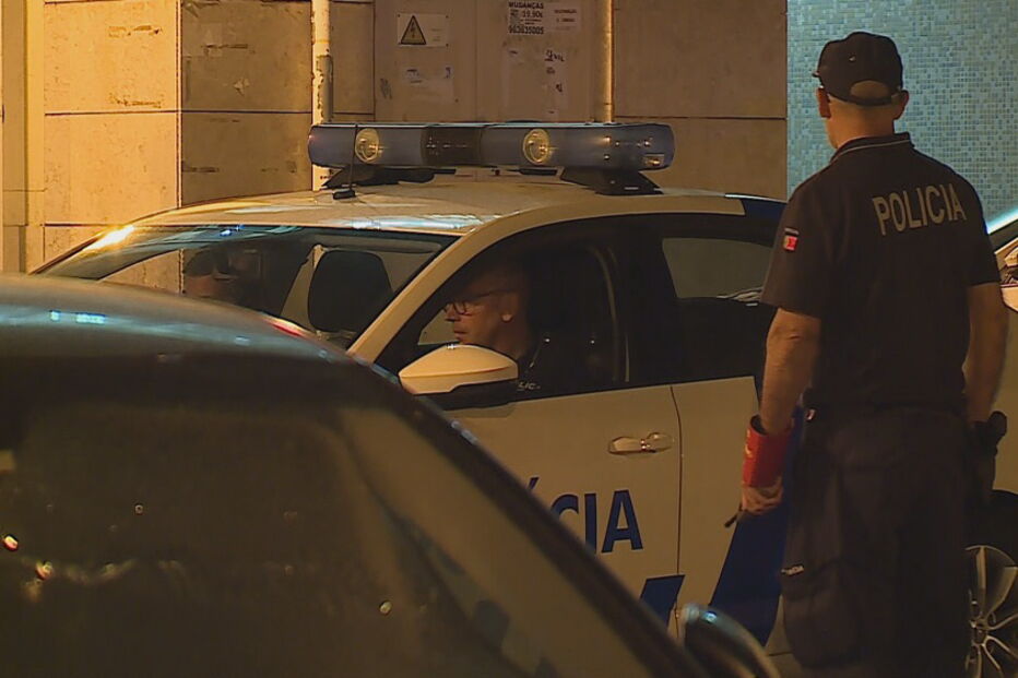 Três jovens esfaqueados e um polícia ferido durante rixa em estação de comboios de Queluz