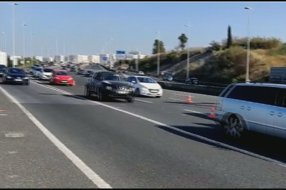Vinte carros danificados após falha em junta de dilatação em acesso à Ponte Vasco da Gama