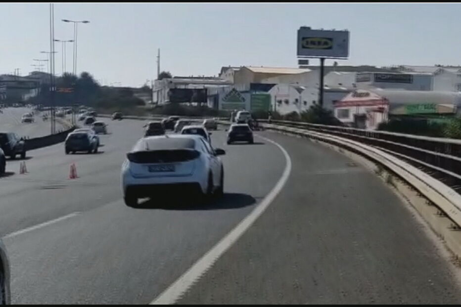 Vinte carros danificados após falha em junta de dilatação em acesso à Ponte Vasco da Gama