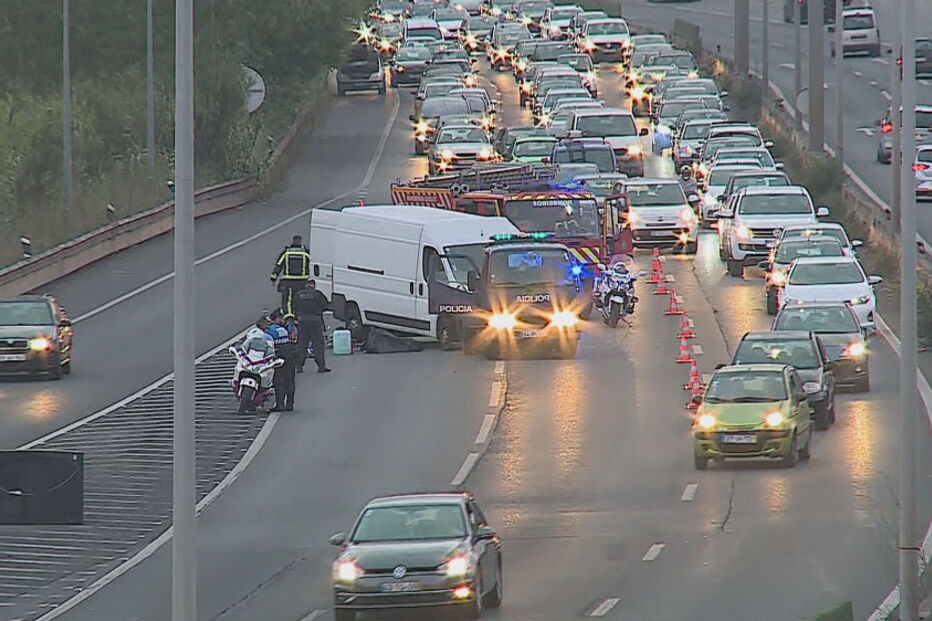 Colisão junto a Queluz corta circulação no IC19 nos dois sentidos. Há um ferido grave