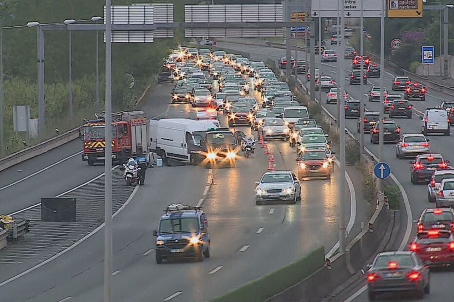 Colisão junto a Queluz corta circulação no IC19 nos dois sentidos. Há um ferido grave