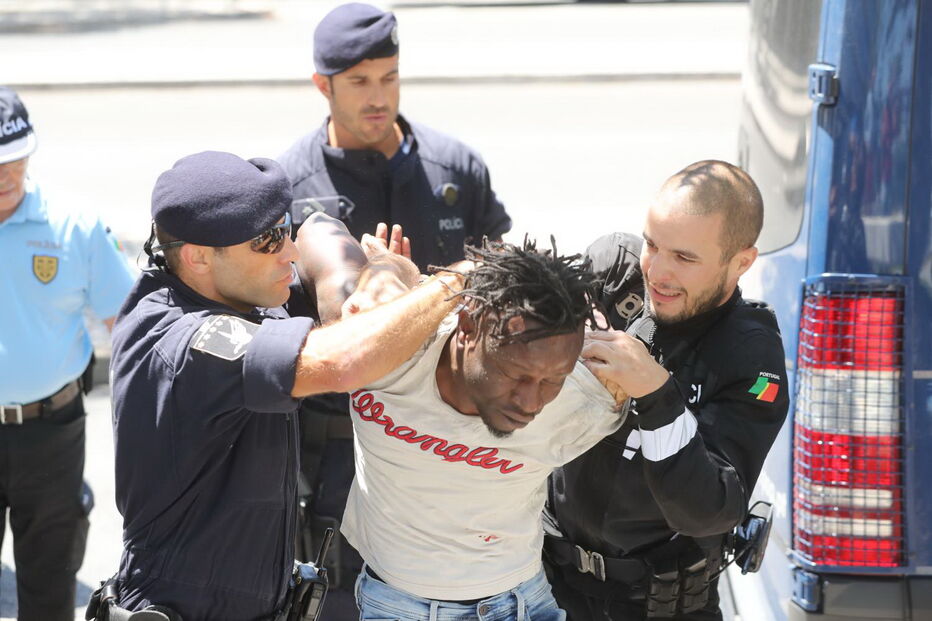 Momentos de desacato junto ao Campus da Justiça onde está a decorrer o processo de Alcochete 