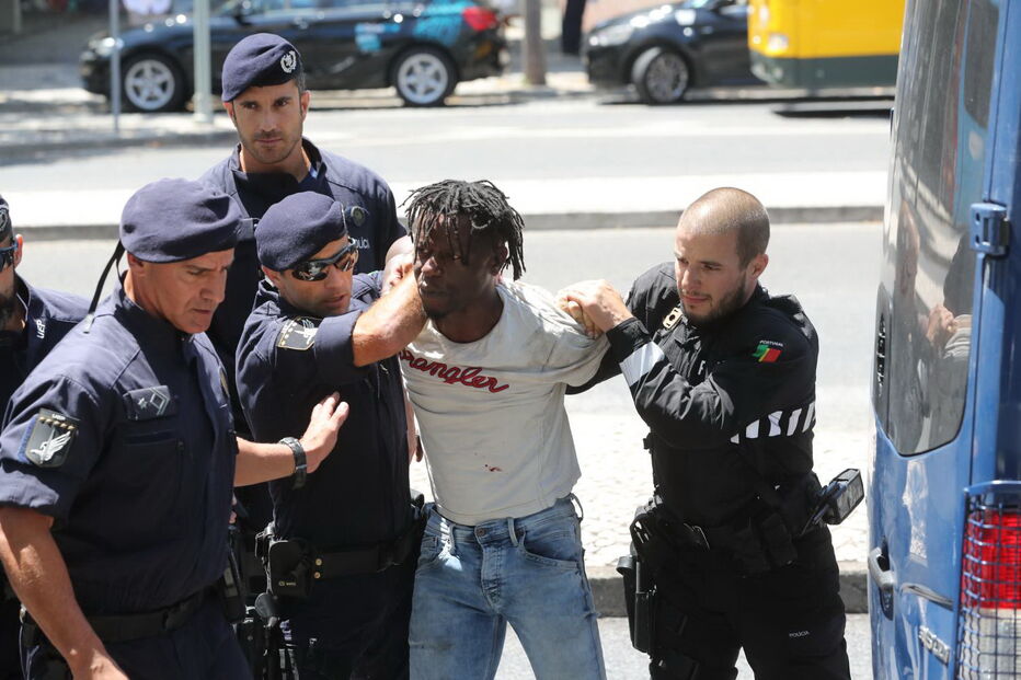 Momentos de desacato junto ao Campus da Justiça onde está a decorrer o processo de Alcochete 