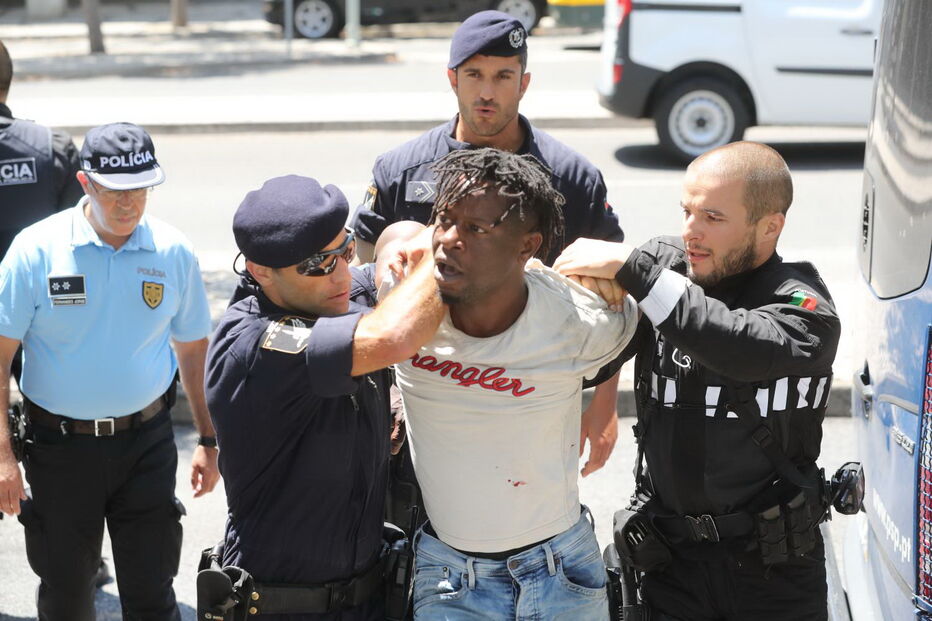 Momentos de desacato junto ao Campus da Justiça onde está a decorrer o processo de Alcochete 