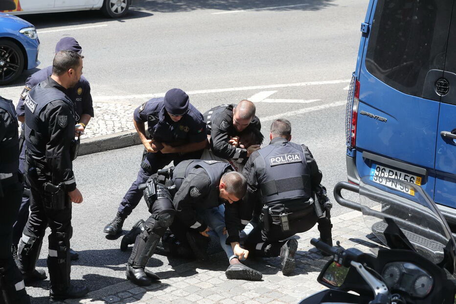 Momentos de desacato junto ao Campus da Justiça onde está a decorrer o processo de Alcochete 
