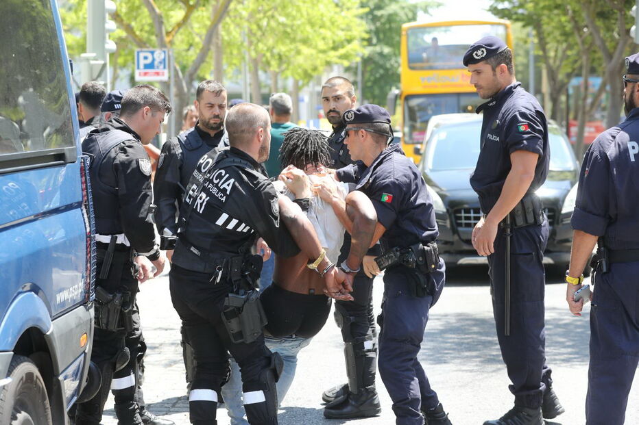 Momentos de desacato junto ao Campus da Justiça onde está a decorrer o processo de Alcochete 