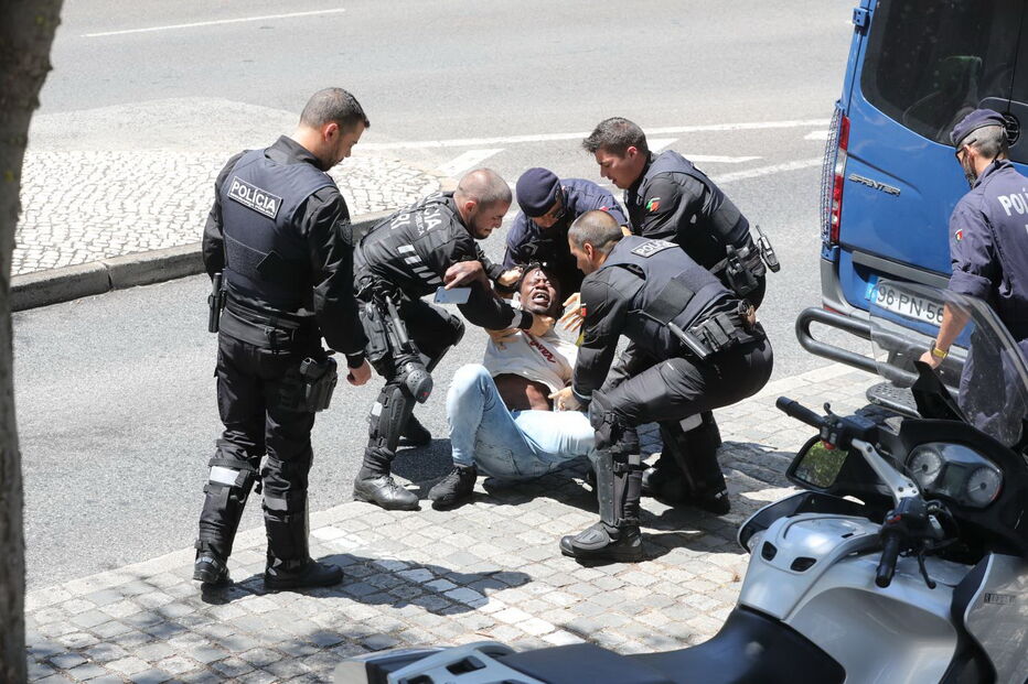 Momentos de desacato junto ao Campus da Justiça onde está a decorrer o processo de Alcochete 