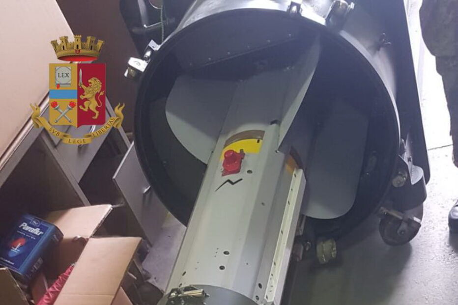 Míssil e arsenal de armas apreendido a simpatizantes neonazis em Itália