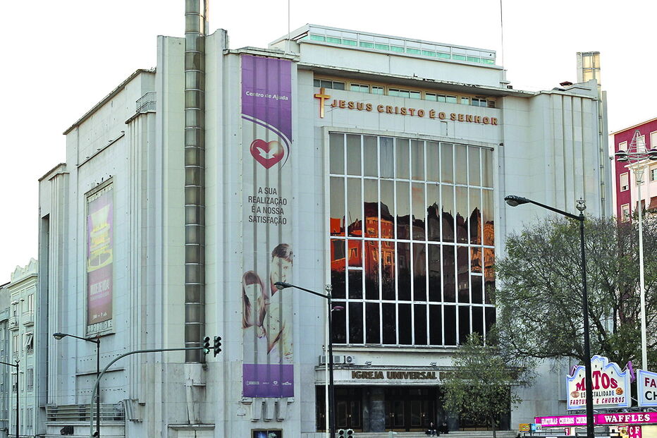 Fachada do edifício da Igreja Universal do Reino de Deus, no centro de Lisboa 