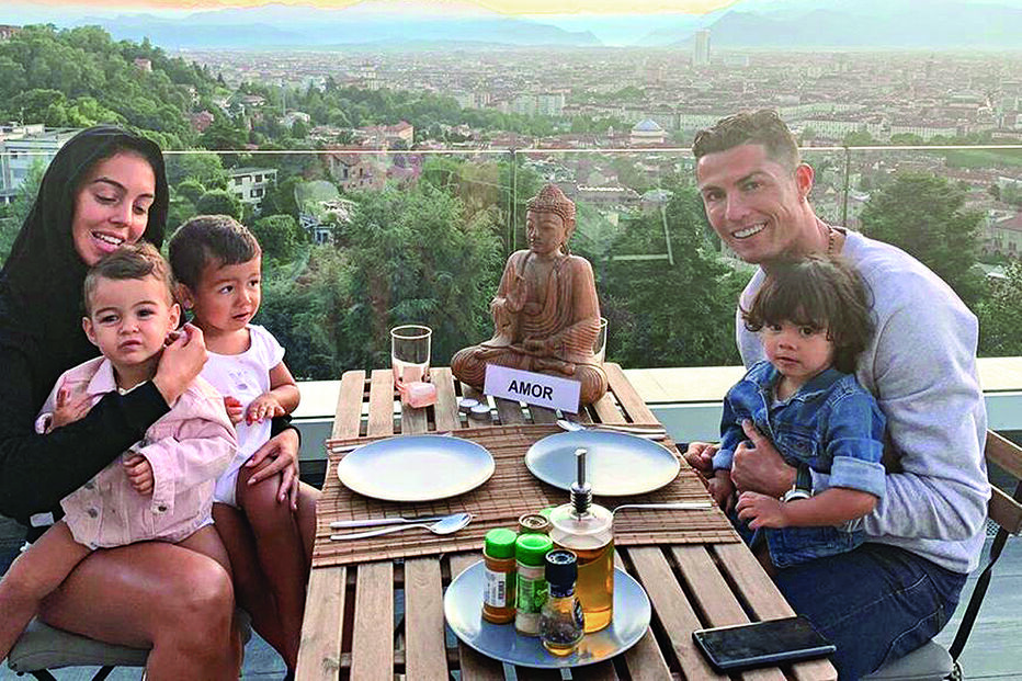 Cristiano Ronaldo, Georgina e os três filhos mais novos 