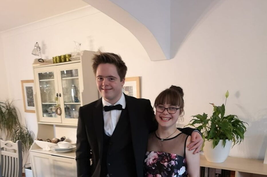 Dylan Hughes e Amelie Barker