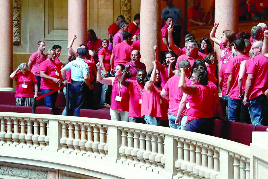 CGTP protestou nas galerias da Assembleia da República