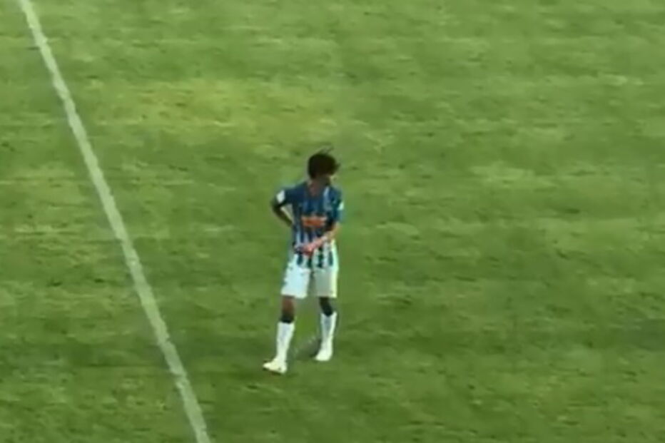 Estreia de João Félix com a camisola do Atlético de Madrid durou 27 minutos. Jovem saiu lesionado