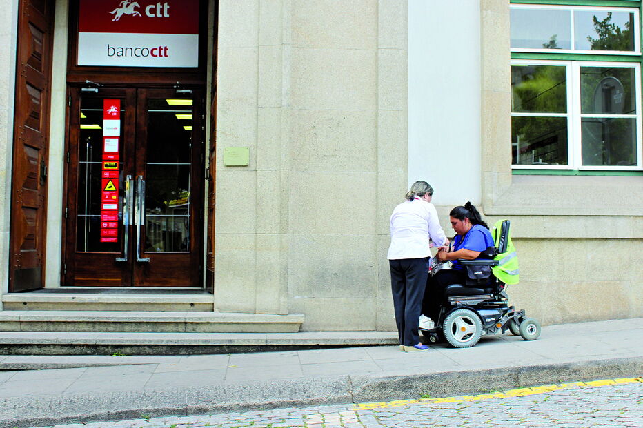Licenciada, Elisabete Cerejo quis, com o seu exemplo, chamar a atenção para a falta de acessibilidades em Vila Real