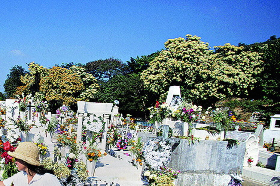 Roubo ocorreu dentro do cemitério 