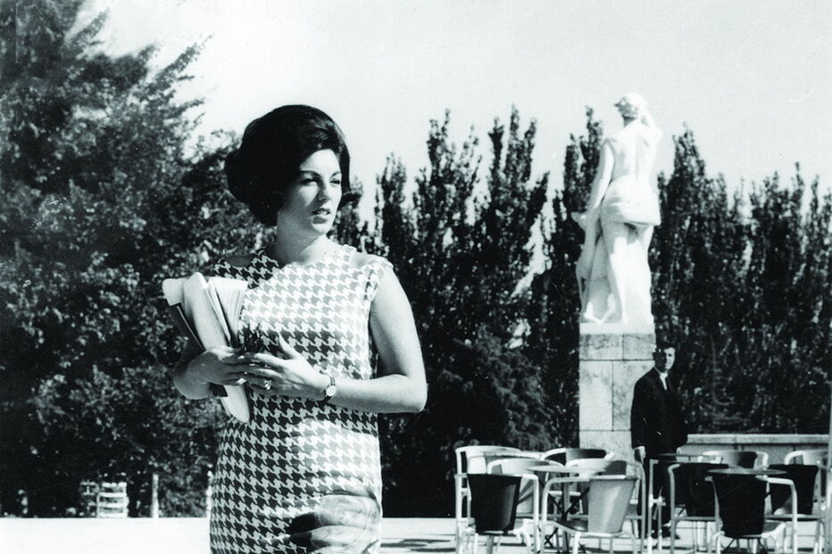 Apresentadora com 28 anos, no Parque Eduardo VII 