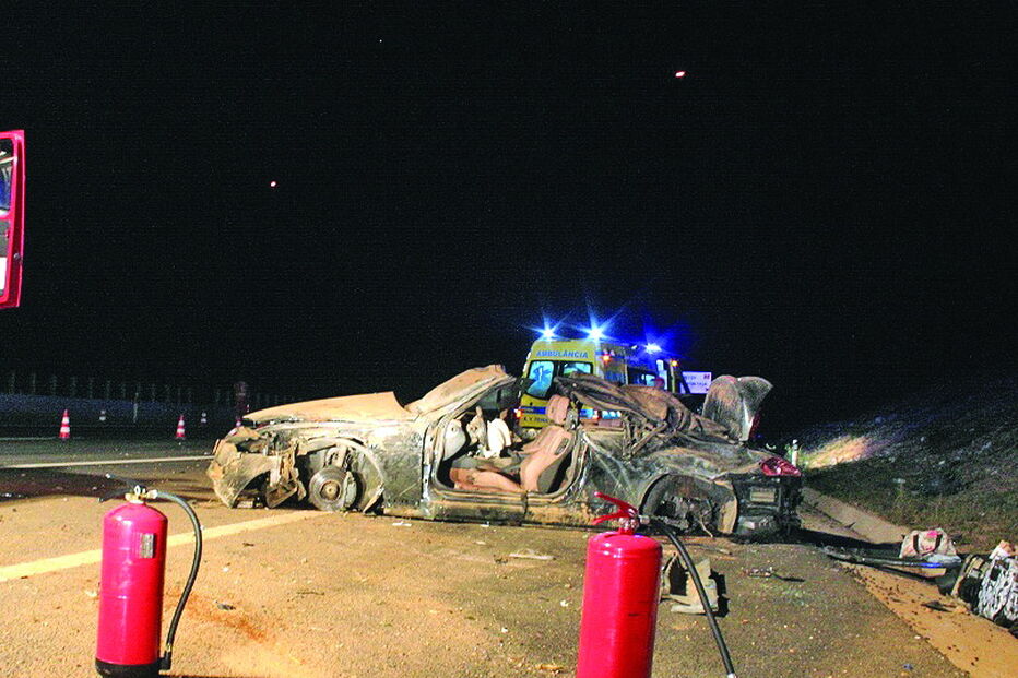 BMW 635 ficou destruído e dono do stand é acusado de burlar a mãe do cantor 