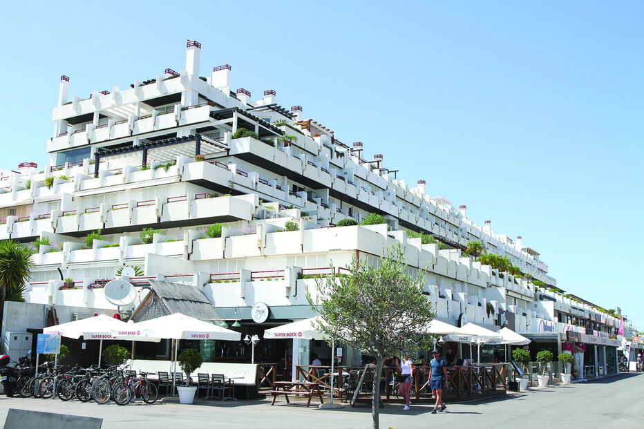 Penthouse de Herman situava-se no topo deste prédio, em plena marina 