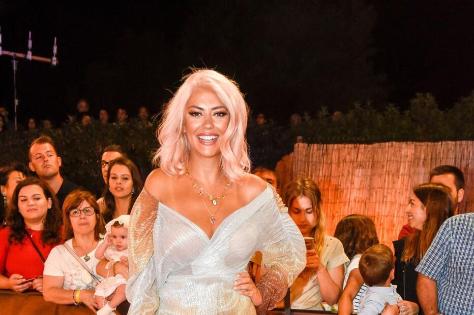 Sofia Ribeiro ousou e usou uma peruca rosa