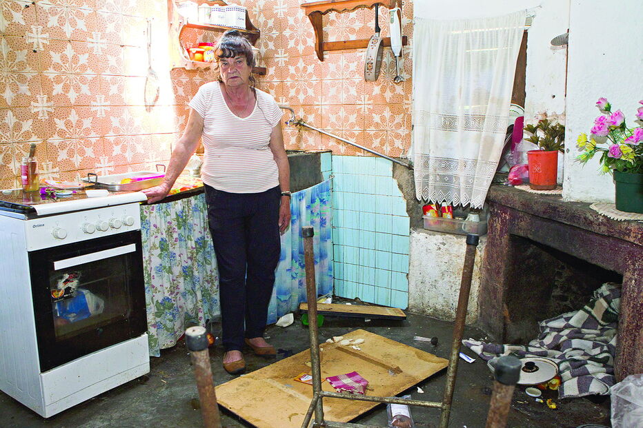 Maria do Céu Ferreira lamenta o comportamento violento da filha e sente-se impotente para resolver o problema      