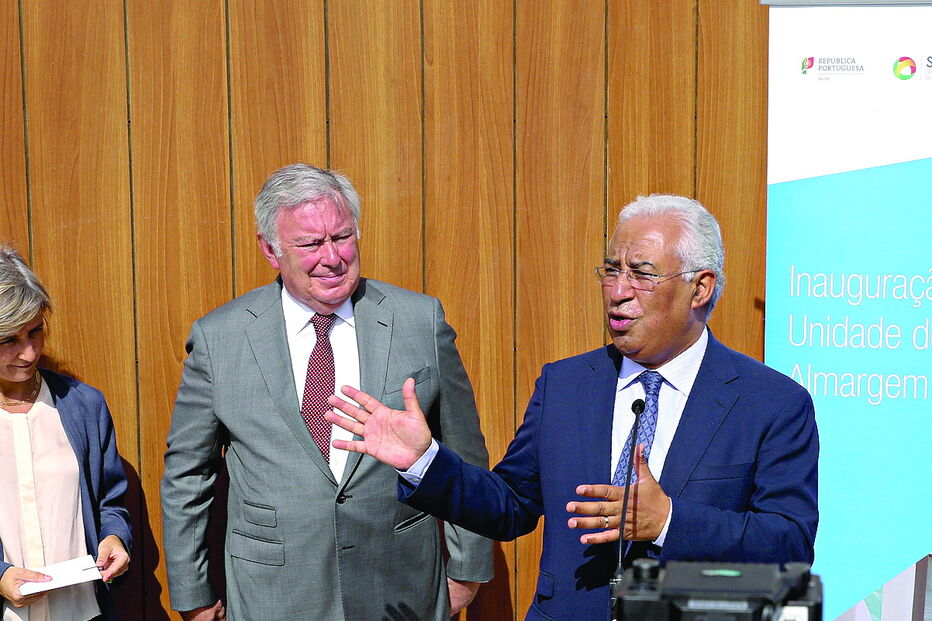 Almargem do Bispo: António Costa (à direita) e o presidente da Câmara de Sintra, Basílio Horta