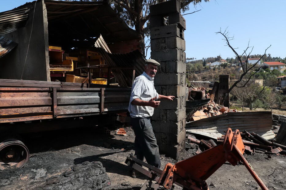 Idoso foge em cuecas para escapar a fogo na aldeia de Mação 