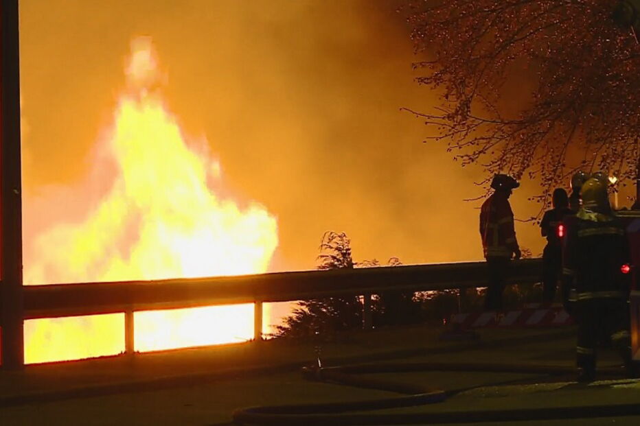 Fábrica destruída pelas chamas em Arcos de Valdevez