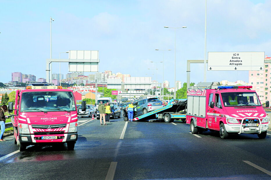 Colisões em cadeia são frequentes no principal acesso a Lisboa 