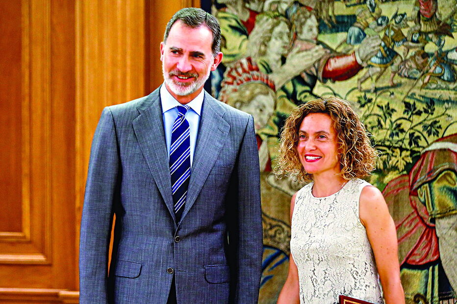 Filipe VI garantiu que não vai consultar já os partidos, pelo que Pedro Sánchez irá continuar a dialogar com o Podemos.