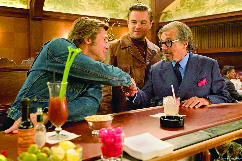 Brad Pitt, Leonardo DiCaprio e Al Pacino numa cena de ‘Era uma vez em... Hollywood’ 