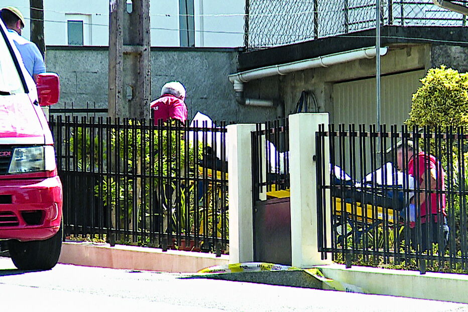 O corpo só foi removido da moradia familiar às 17h00 de ontem e foi transportado para o Gabinete Médico-Legal de Braga, para ser autopsiado 