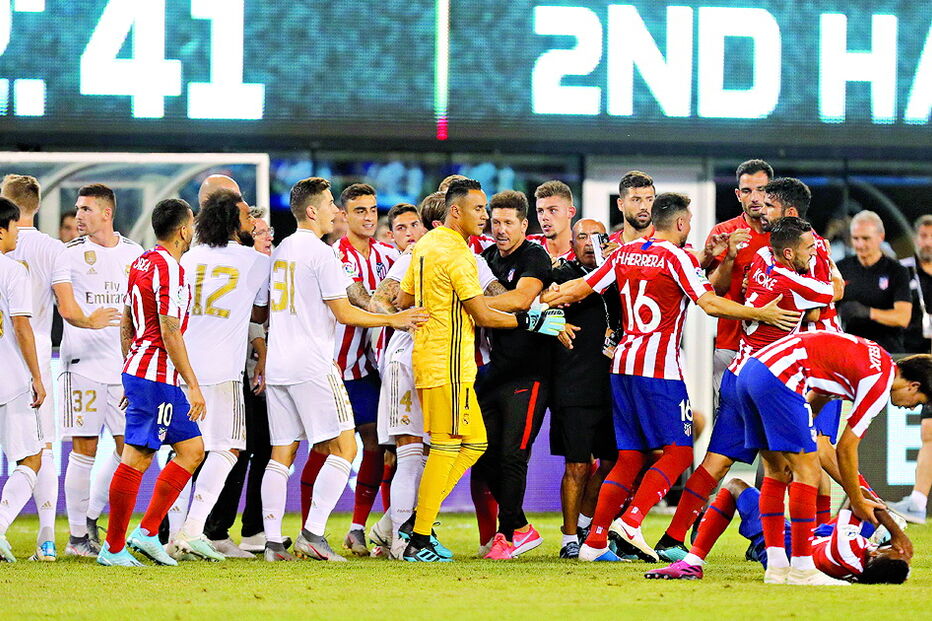 Murros e empurrões levaram às expulsões de Diego Costa e Carvajal  