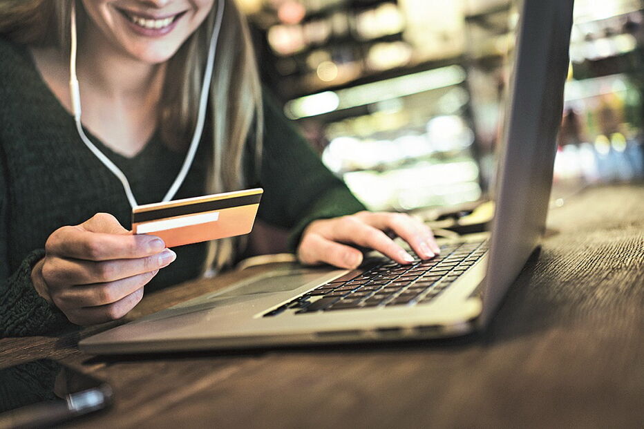 Fazer compras pela internet é cada vez mais usual, mas obriga a alguns cuidados        