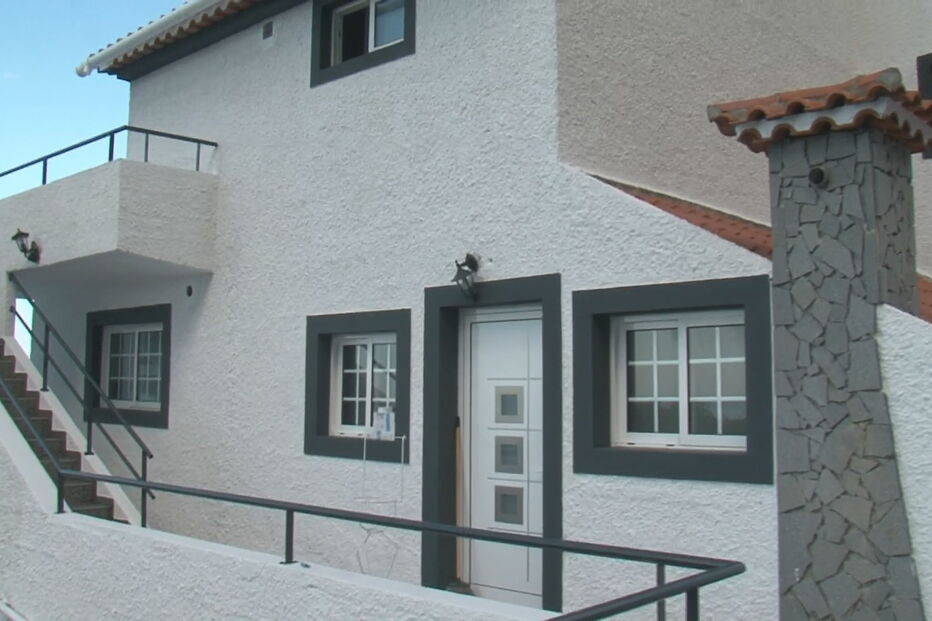 Mulher assassinada pelo companheiro na Calheta