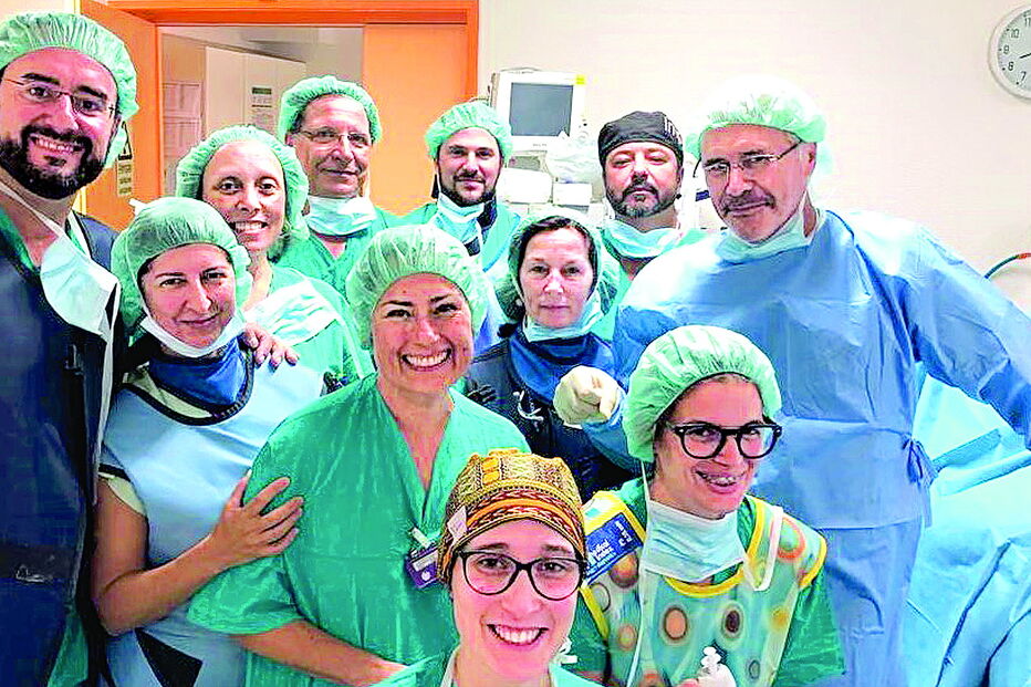 A equipa da Unidade Local de Saúde do Baixo Alentejo, que realizou na 6ª feira uma cirurgia pioneira na região Sul do País