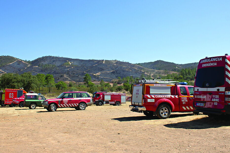 Parte dos meios manteve-se no local nas operações de consolidação de rescaldo ao longo de terça-feira