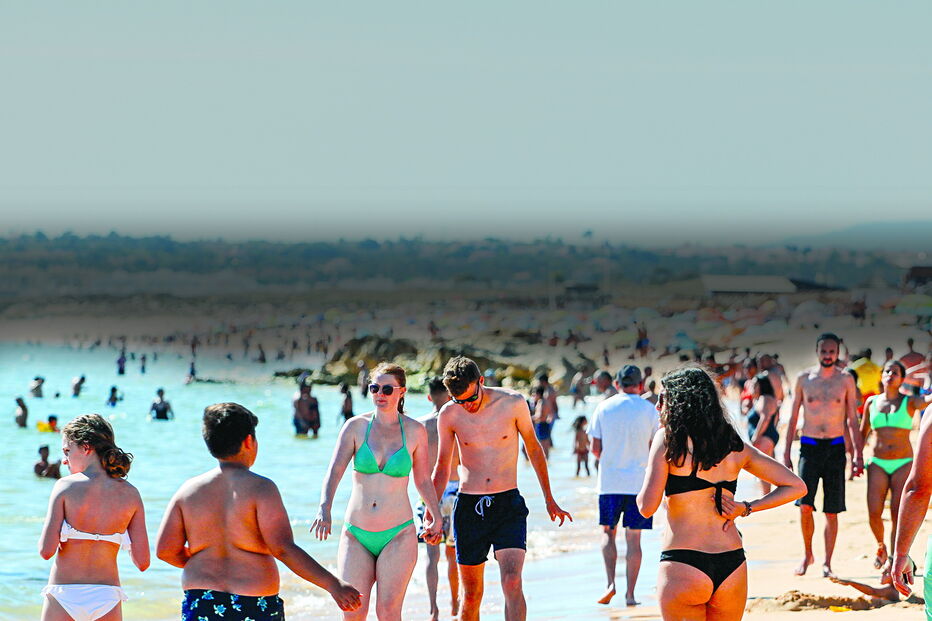 Nos próximos dias o cenário de praias cheias de turistas ainda não se deve verificar devido ao tempo fresco 